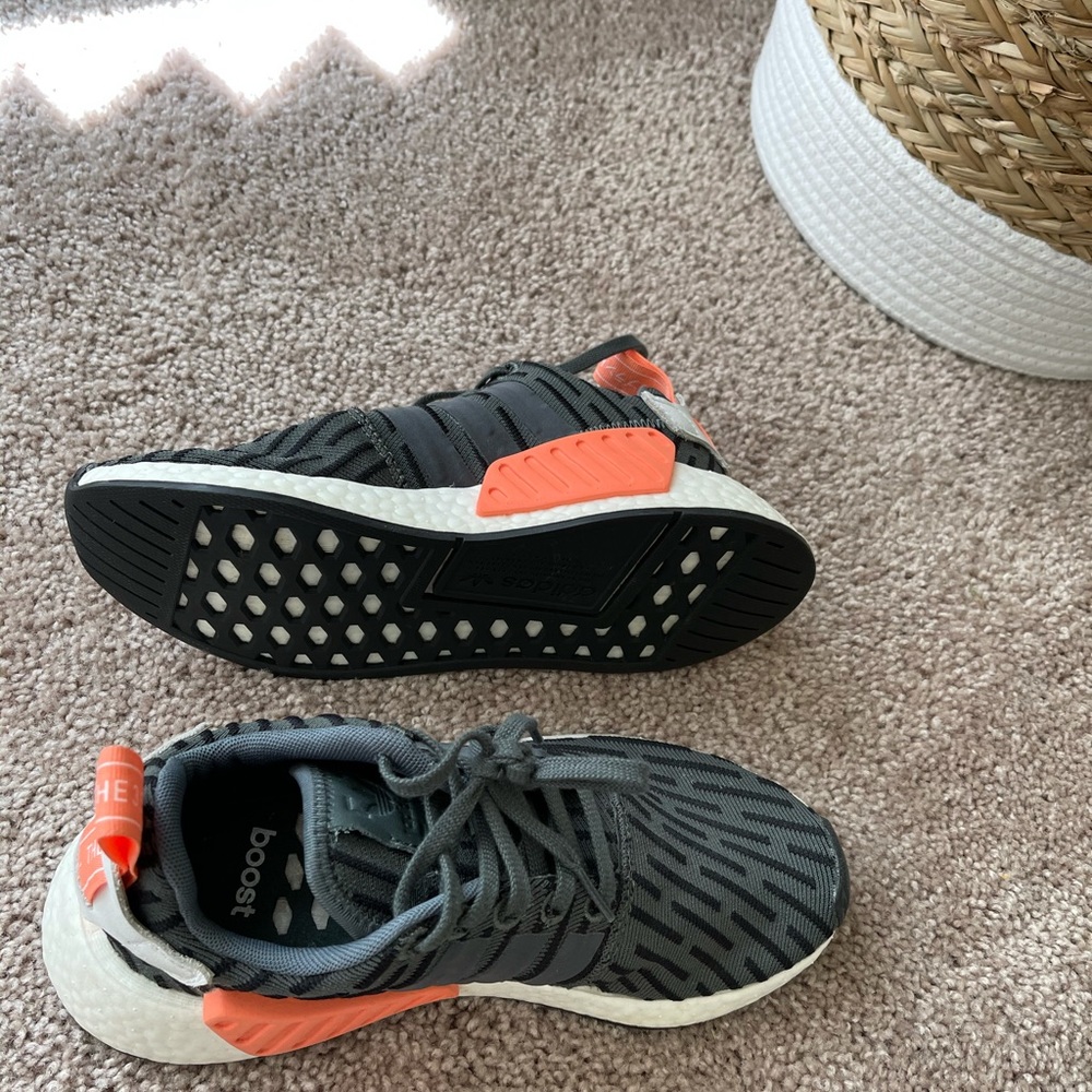 Adidas NMD R1 - Picture 2 of 3